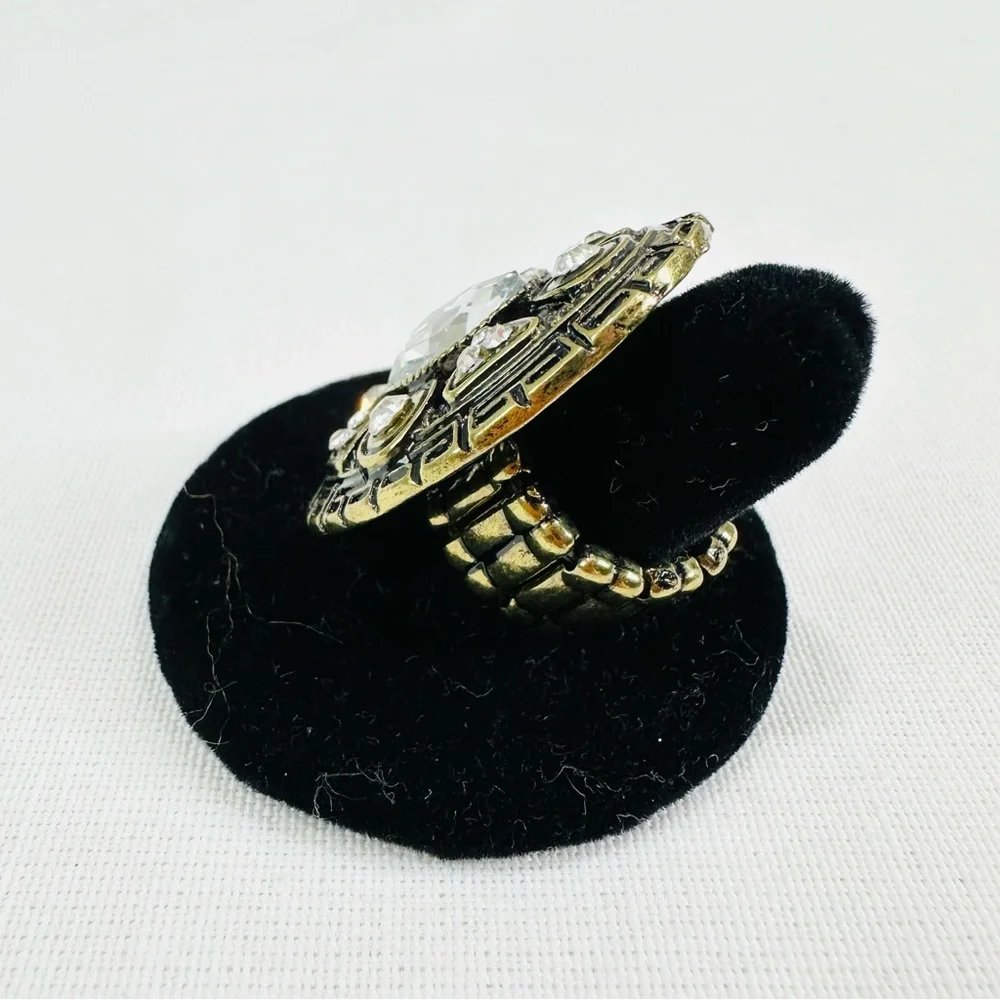 🛍️🛍️ STRETCH RING CLEAR RHINESTONE JEWEL  ACCENTED STONES IN GOLD TONE NWOT - Picture 2 of 6